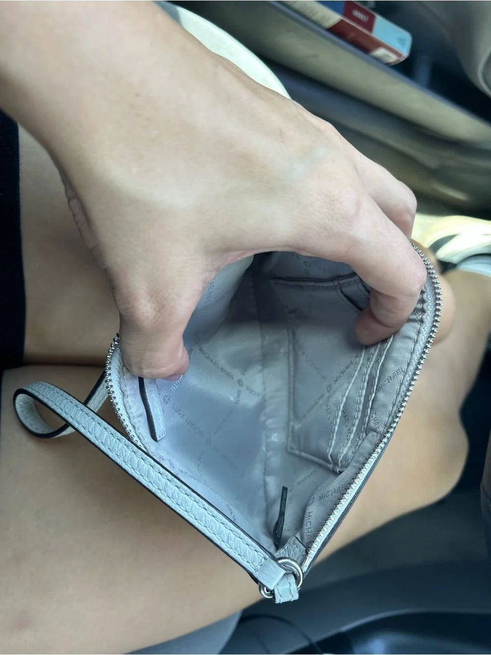 Michael Kors Signature Wristlet Wallet Cream/Vanilla/Silver